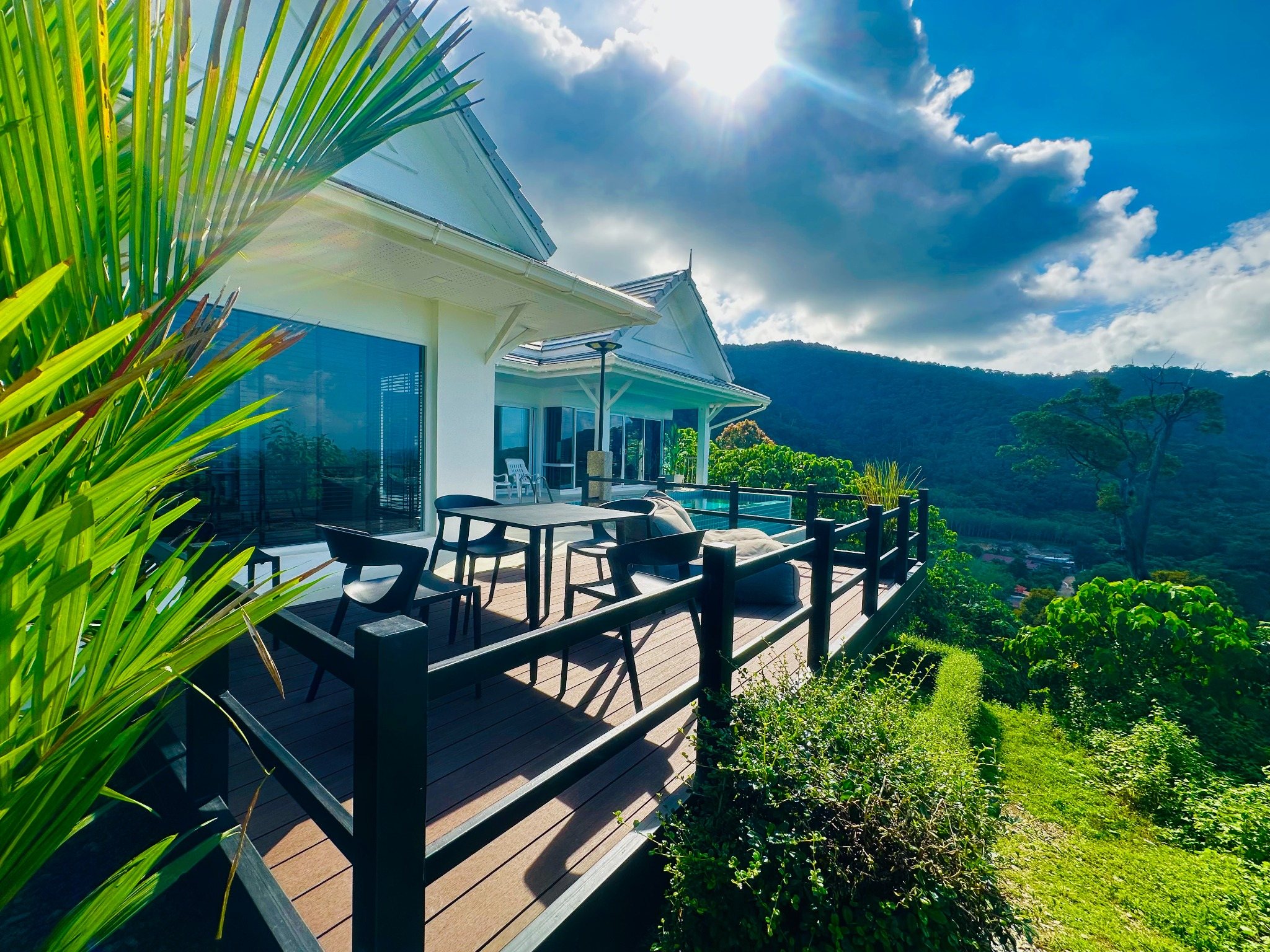 Side view of White Villa Lanta and its terrace