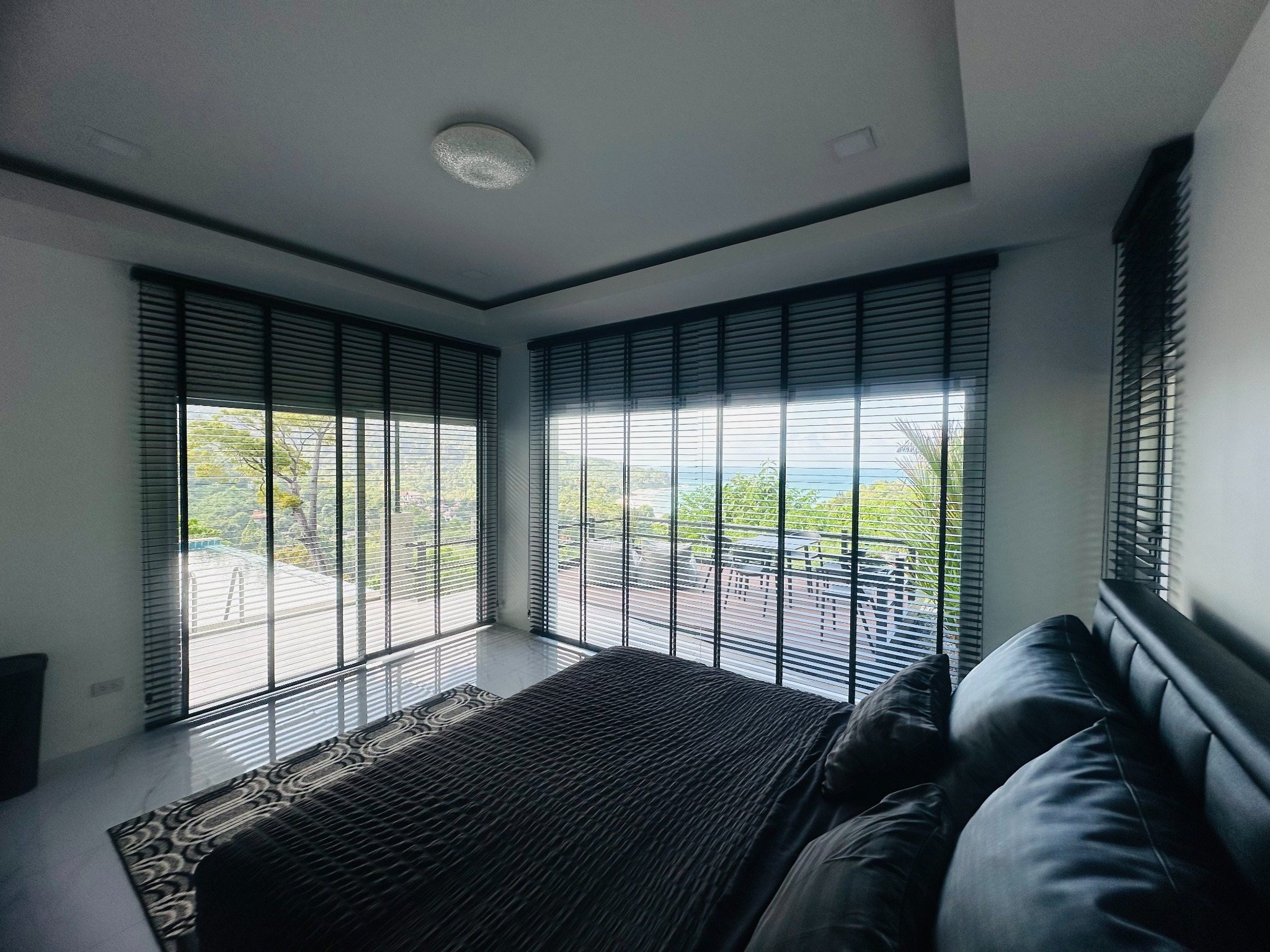 Bedroom 2 with terrace and sea view